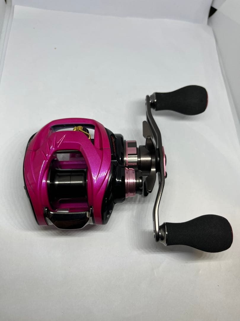 【新品未使用】ダイワ ベイトリール 紅牙TWハイパーカスタム8.6R 右ハンドル