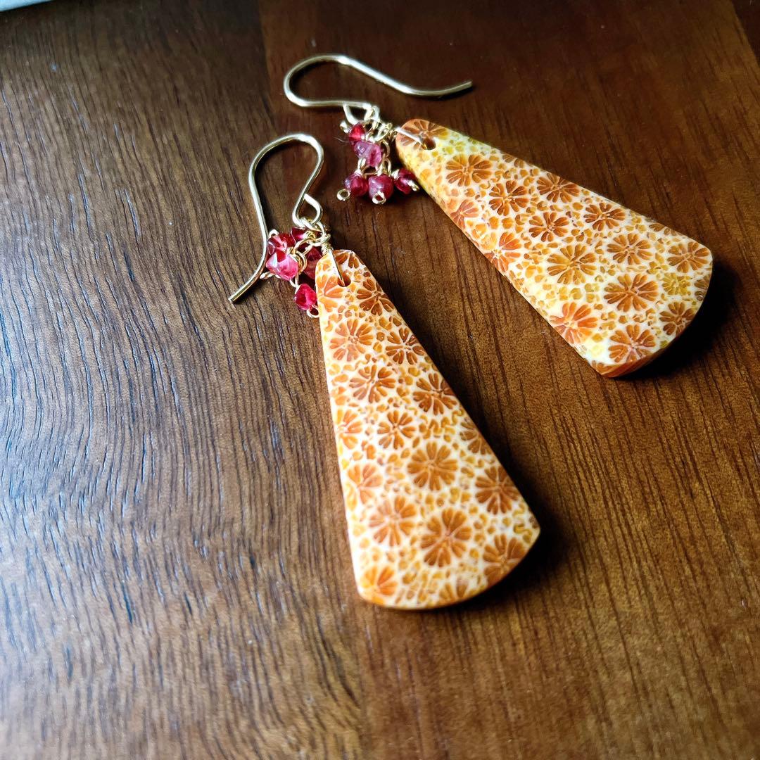 ポメころび◆一点物✧オレンジフォッシルコーラル×レッドスピネルピアス