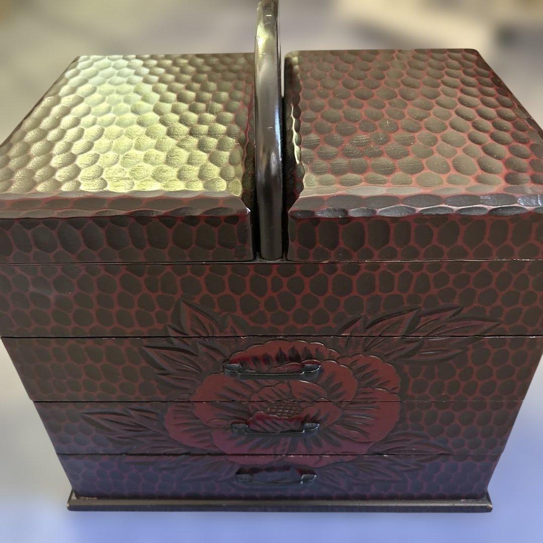 鎌倉彫り木製木彫り漆塗り裁縫箱