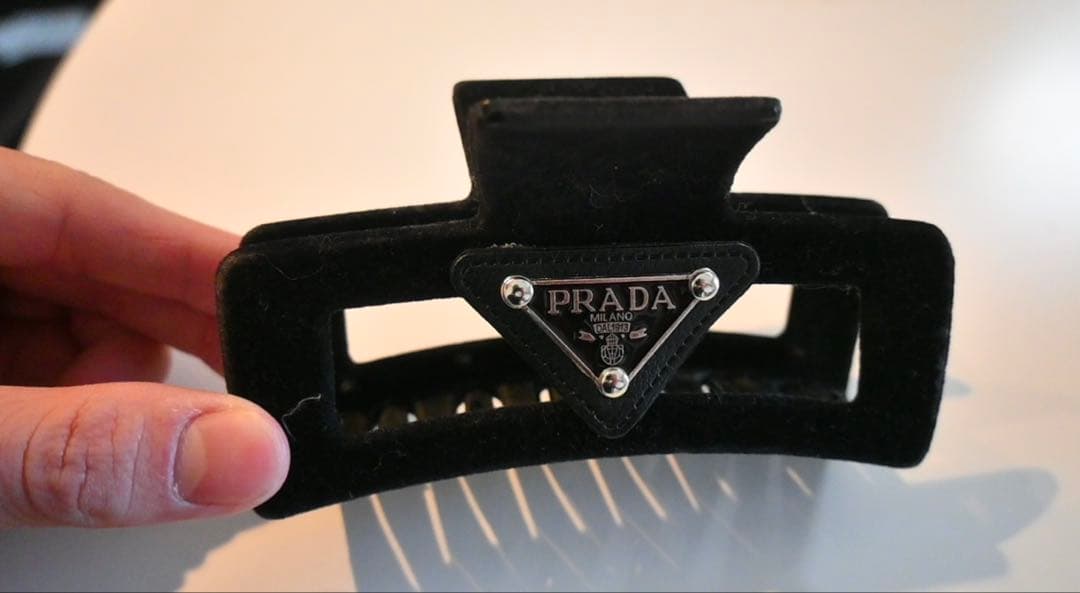 最終値下げPRADA ブラック ヘアクリップ ベルベット
