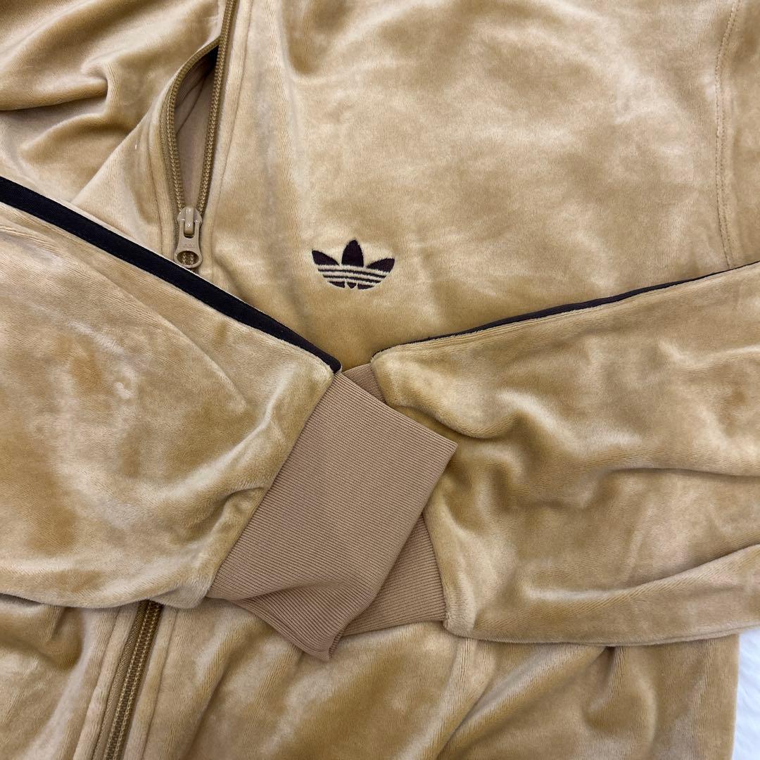 adidas トラックジャケット ベロア ベージュ