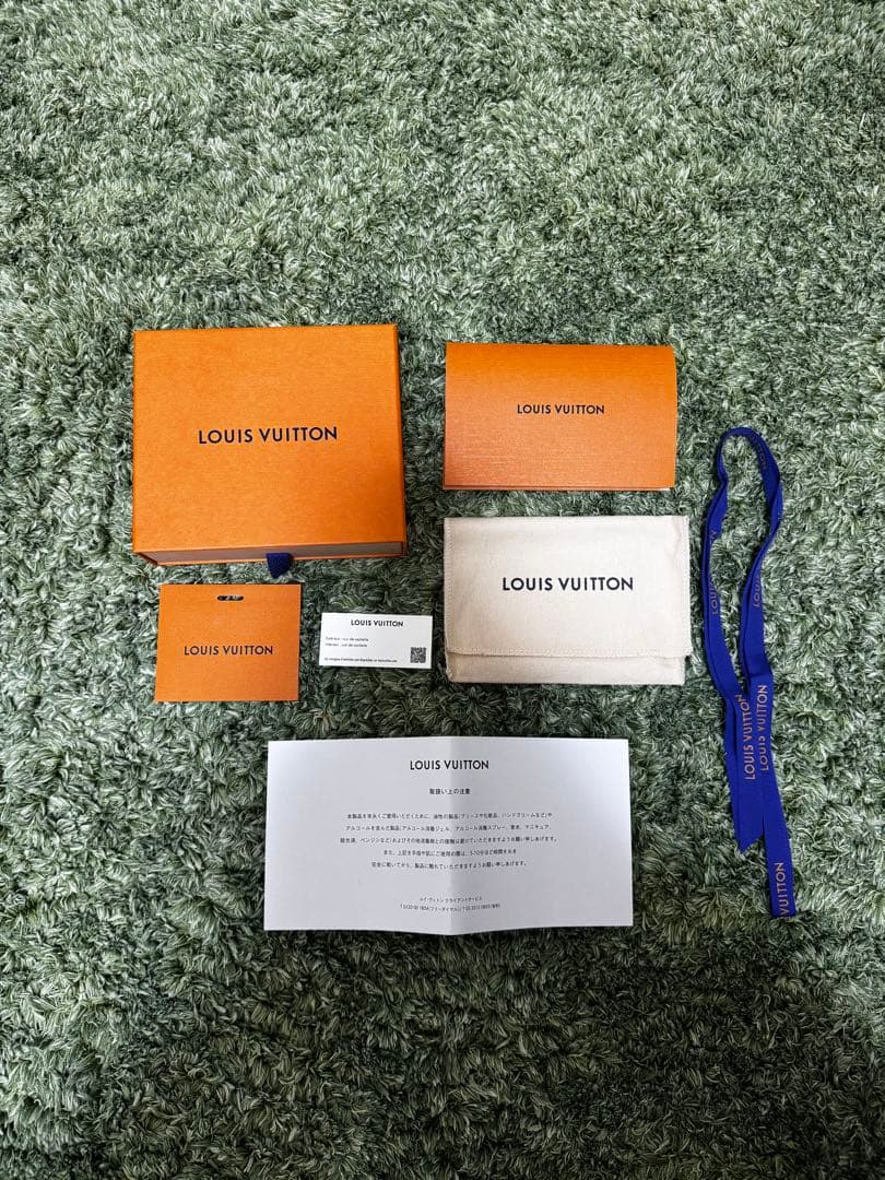 LOUIS VUITTON ルイヴィトン エピ ジッピー パース