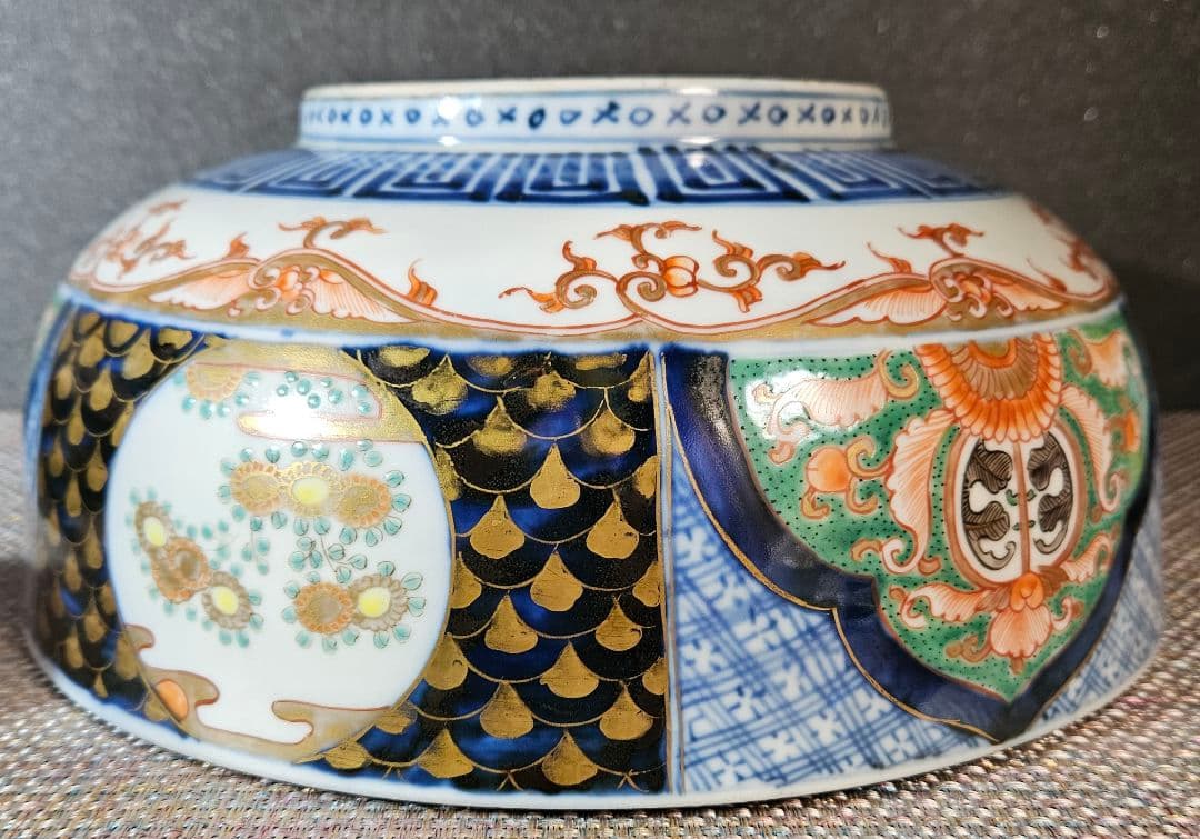 【名品❗️】江戸時代後期　古伊万里　錦手　羊歯唐草文　金彩色絵　27.3cm大鉢