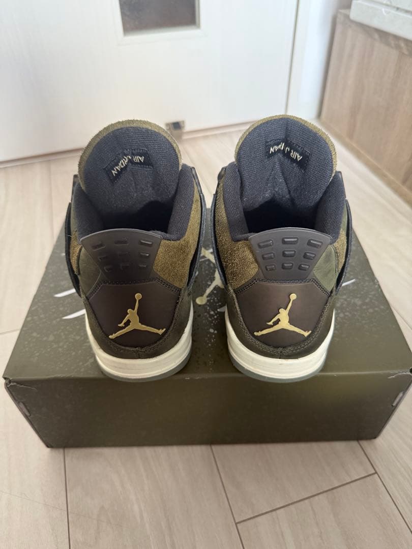 あ*様 Air Jordan 4 オリーブ/ブラック/ホワイト