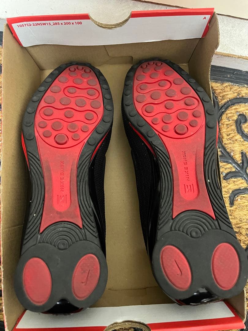 Nike Shox Z ブラック/レッド スニーカー　ウィメンズ