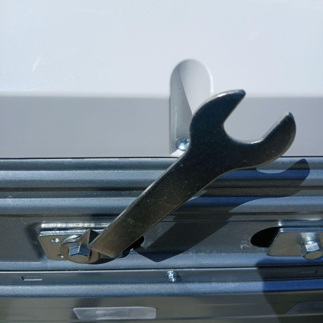 SHARP　ES-S7J-WL　左開き7.0kgドラム洗濯機　2024年製