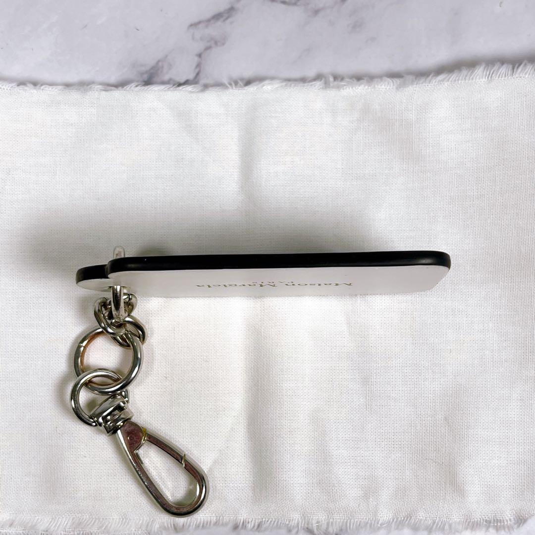 ✨美品✨ Maison Margiela ブランドロゴタグ キーホルダー 白 黒