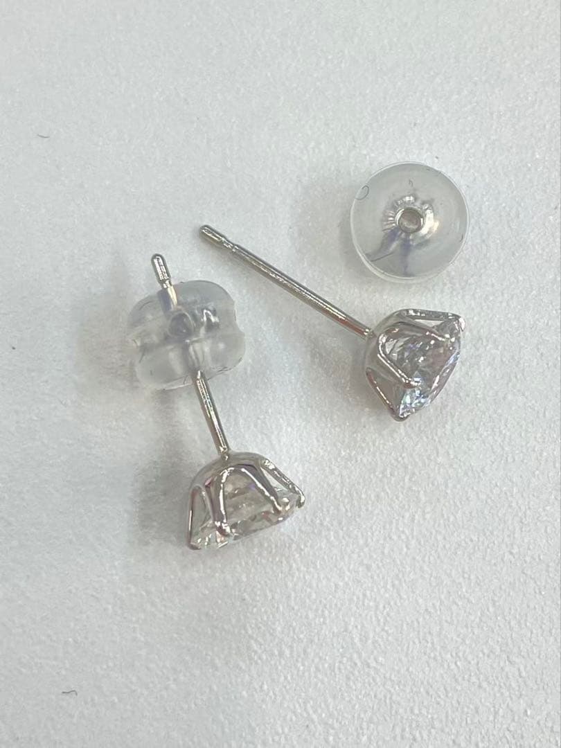 PT 一粒ダイヤモンド　ピアス　計1ct 新品