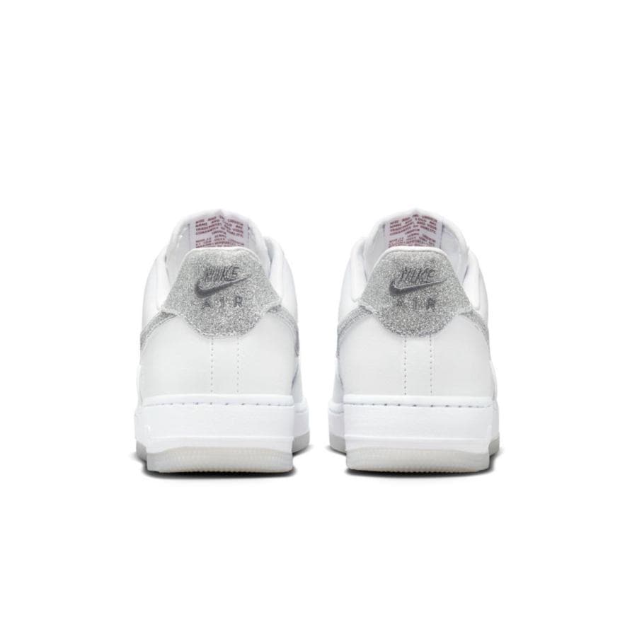 ナイキ　NIKE AIR FORCE 1 07 LX 24cm