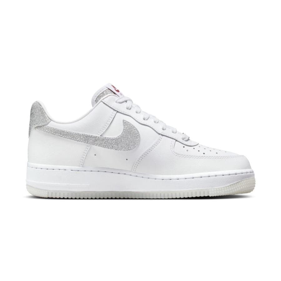 ナイキ　NIKE AIR FORCE 1 07 LX 24cm
