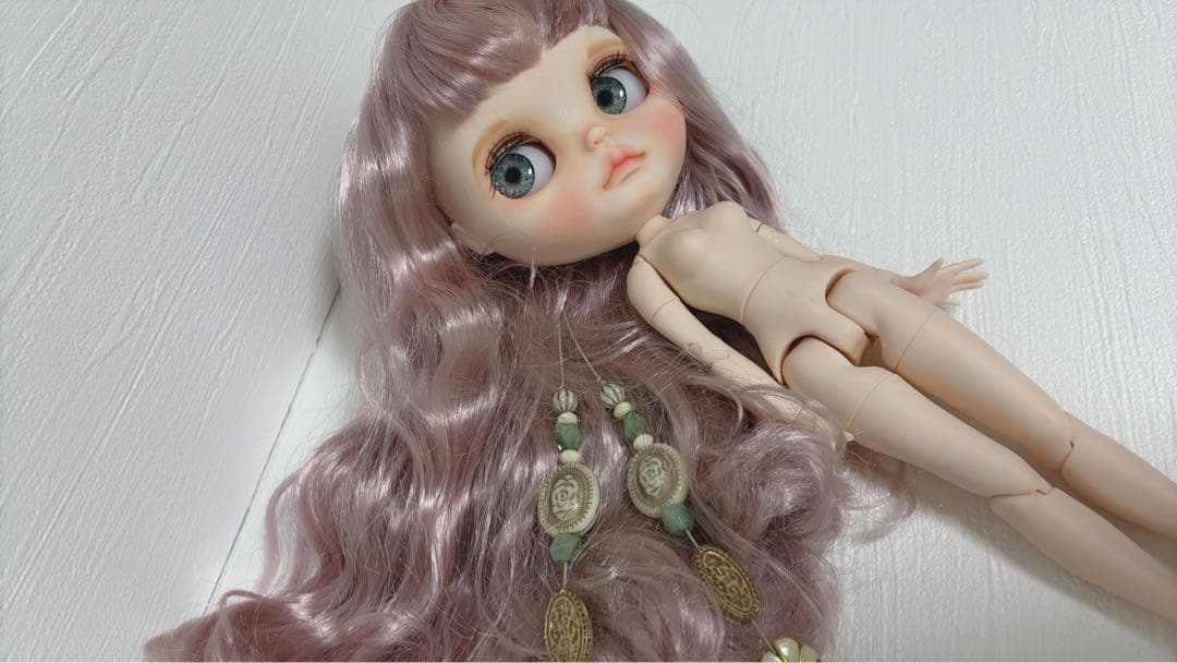 アイシードール　ピンクグレーヘア