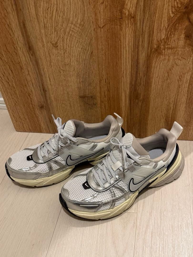 Nike V2K runスニーカー 着用1回のみ