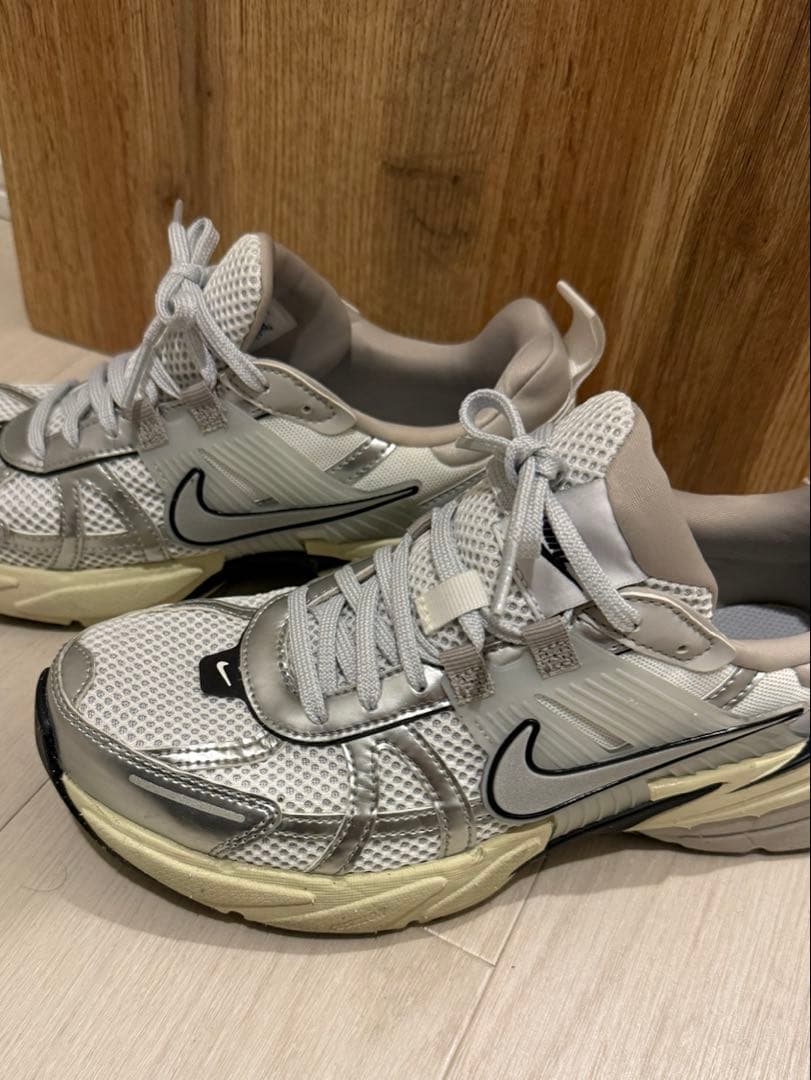 Nike V2K runスニーカー 着用1回のみ