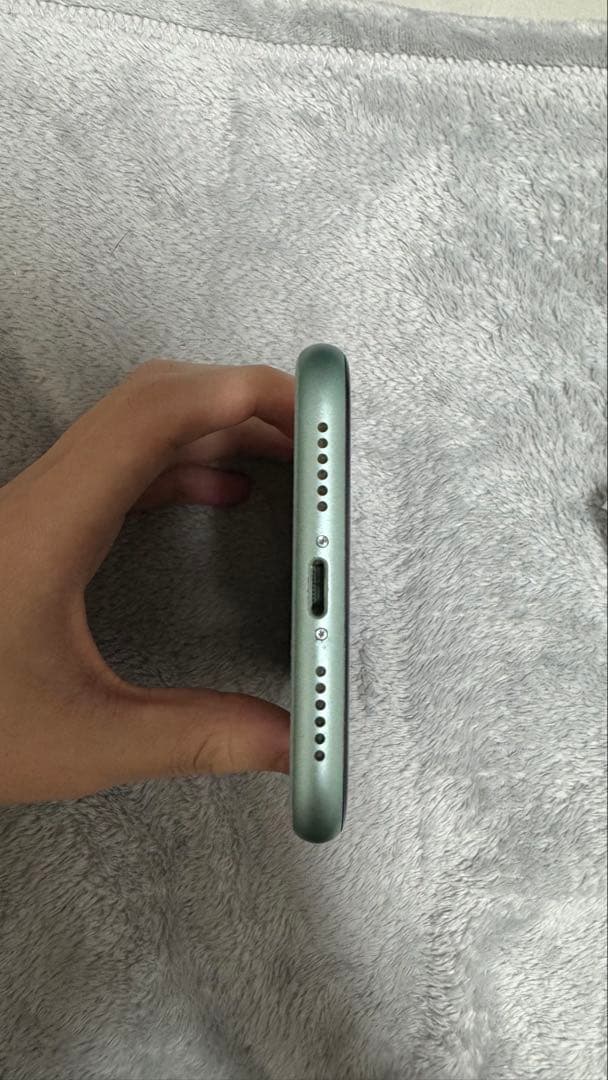 iPhone11 128GB グリーン au SIMロックあり バッテリー93%