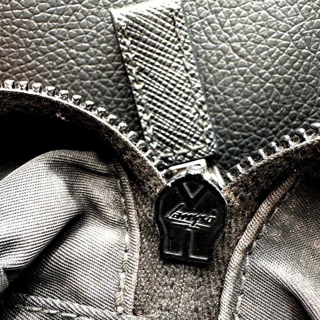 PRADA 黒 ナイロンポーチ