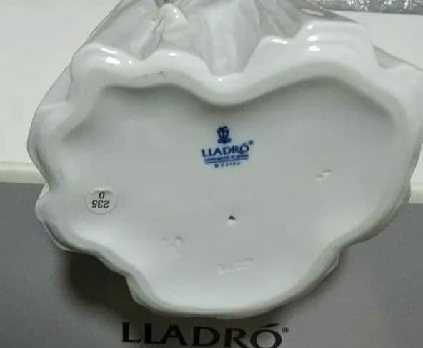 リヤドロ 4893 子犬を抱く貴婦人 箱入り フィギュリン lladro