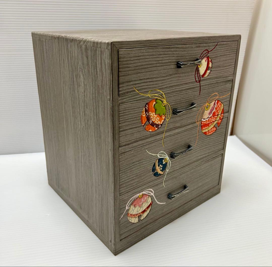 浅草　桐タンス　和風刺繍飾り　小物収納　小引出し　桐工芸　小物入れ　木目込み