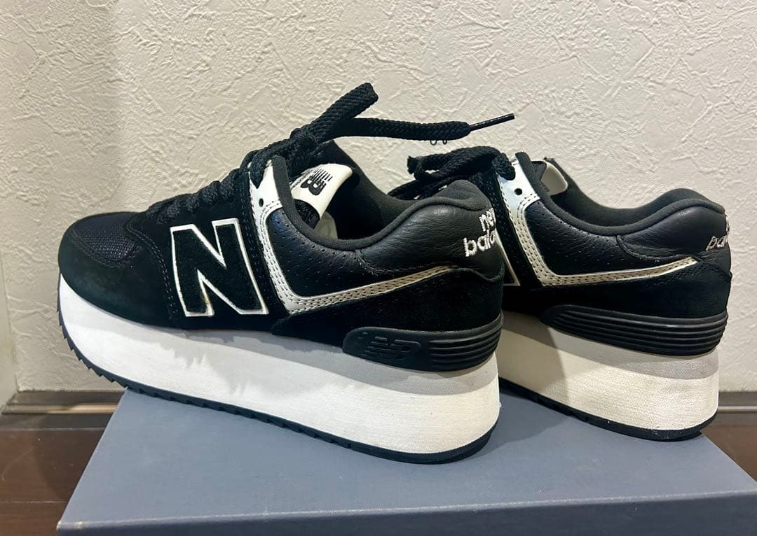 人気カラー！　美品　New Balance 574 厚底スニーカー