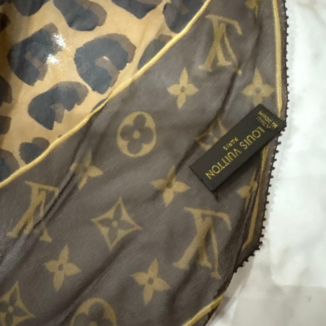 Louis Vuitton レオパード柄 シルクスカーフ