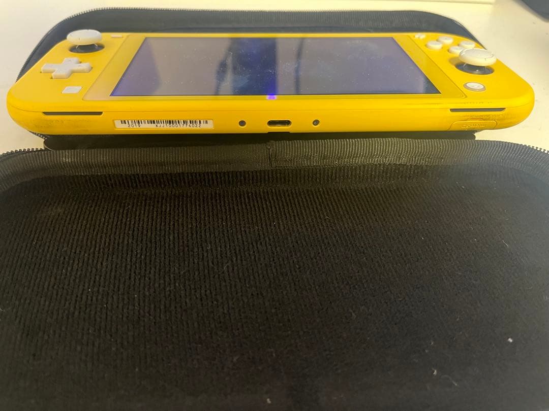 Nintendo Switch Lite イエロー 本体　ケース付き