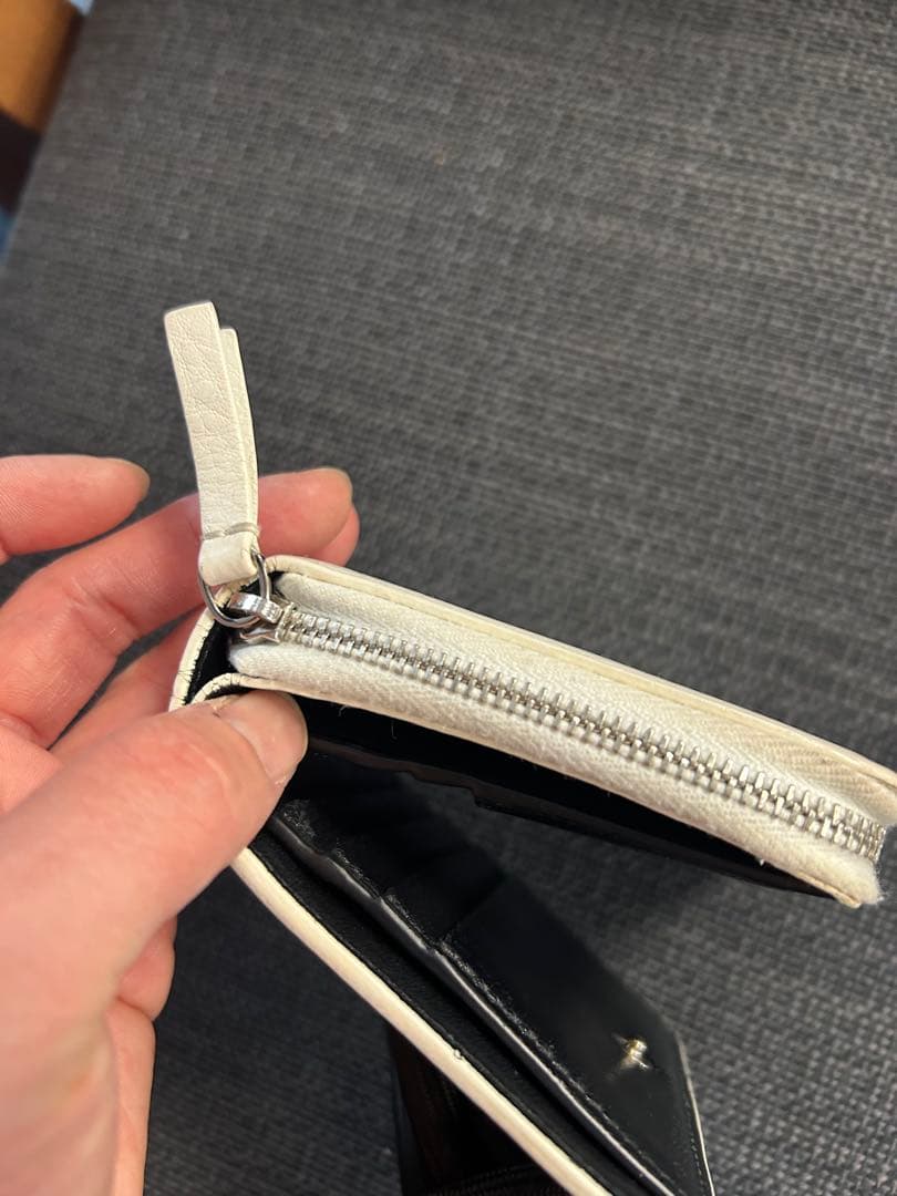 BALENCIAGA二つ折り財布ホワイト