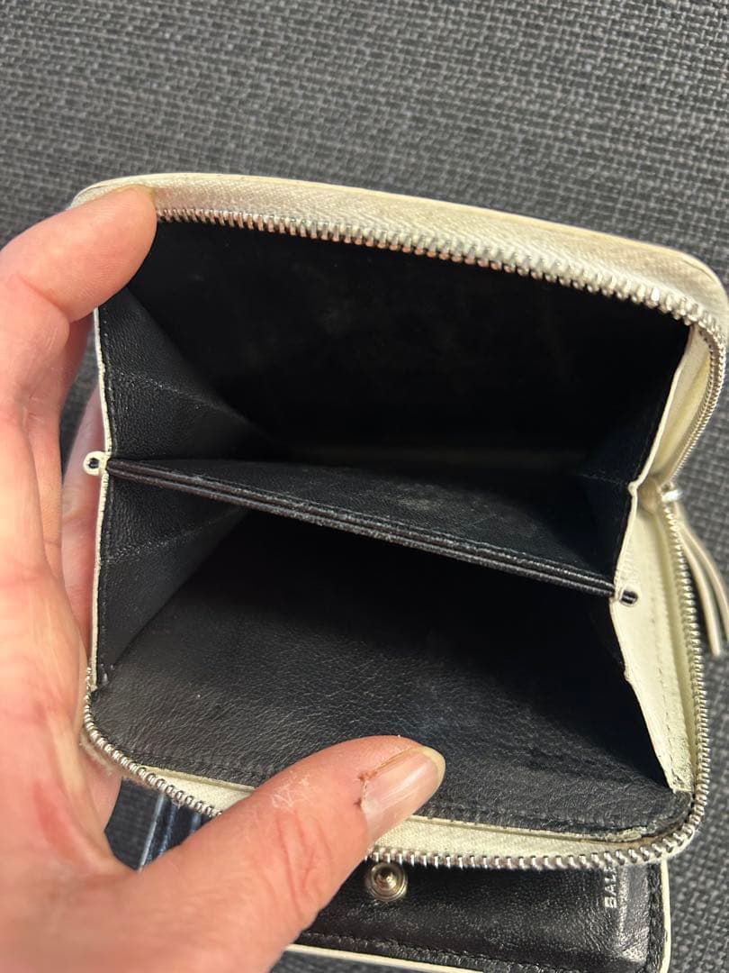 BALENCIAGA二つ折り財布ホワイト