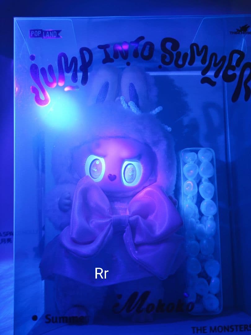 POPMART MOKOKO Jump into Summer Plushモモコ