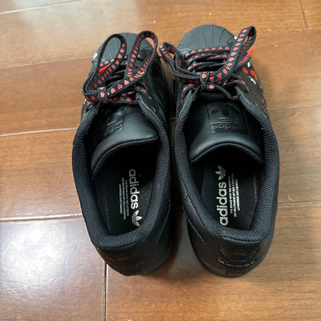 adidas スーパースター 黒 ハート柄 スニーカー　バレンタイン　23cm