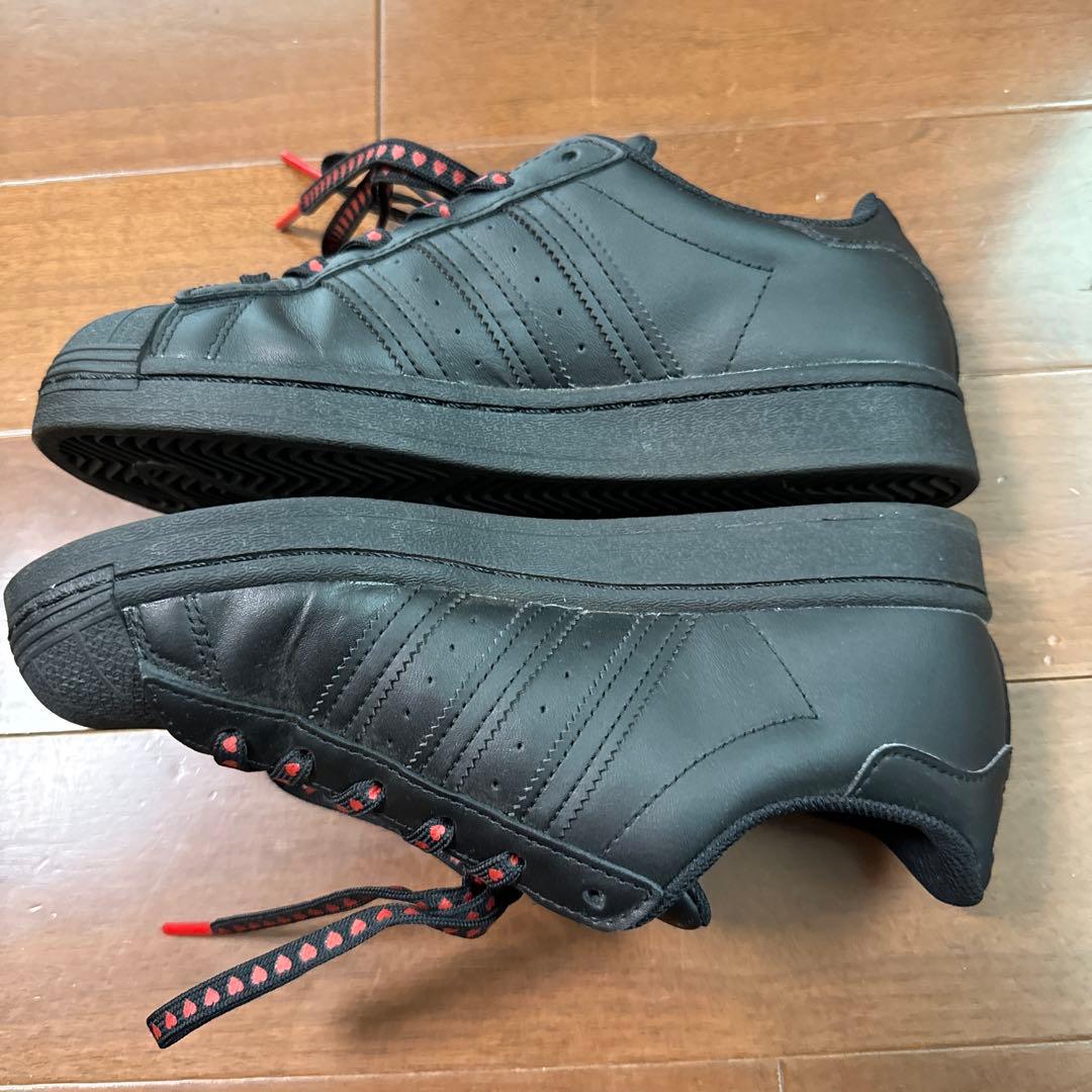 adidas スーパースター 黒 ハート柄 スニーカー　バレンタイン　23cm