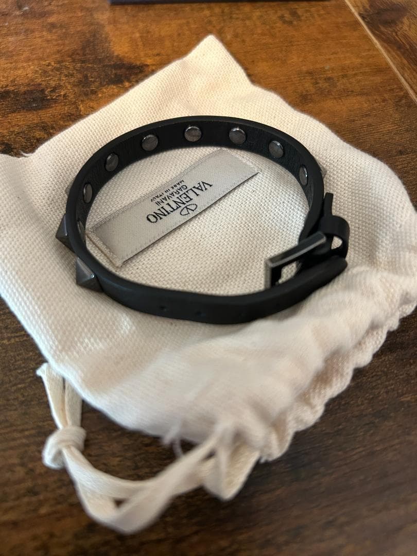 【最終値下げ】VALENTINO スタッズ付きブラックブレスレット