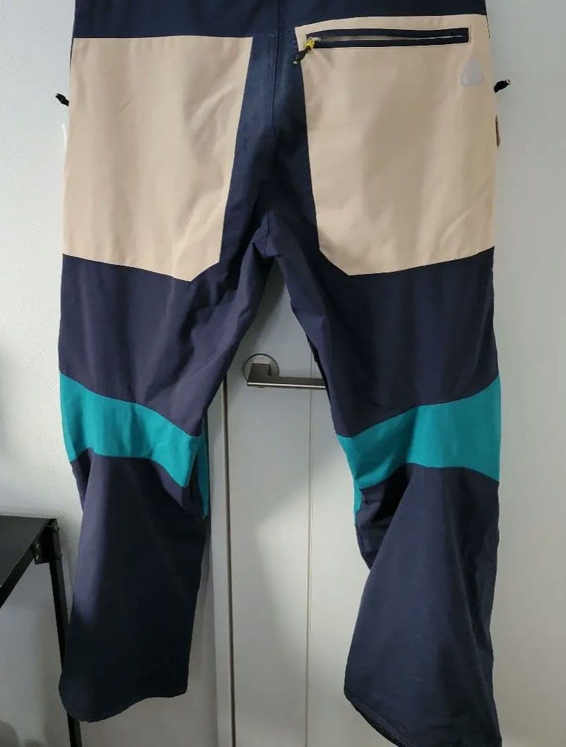 週末値引き❗Quiksilver スノーボードウェア L　上下　スキー