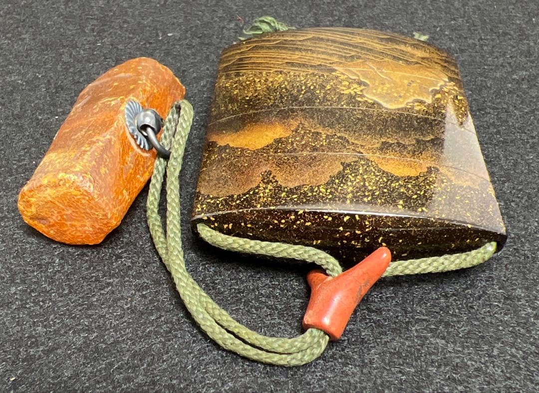 江戸時代　極上龍図研出蒔絵　四段印籠　本琥珀根付　トサヒ　東里8-0105☆2F