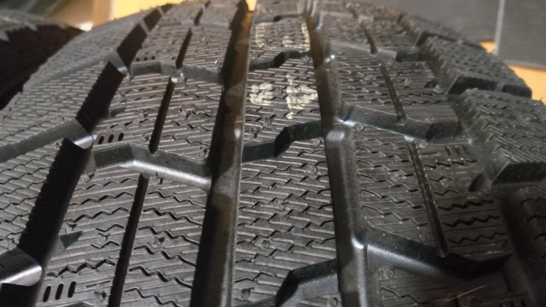 送料含・日本製未使用 グッドイヤーアイスナビ7　215/60R17　2本