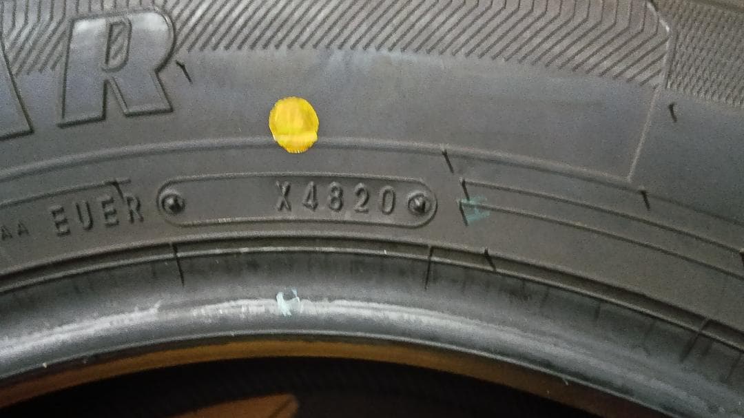 送料含・日本製未使用 グッドイヤーアイスナビ7　215/60R17　2本