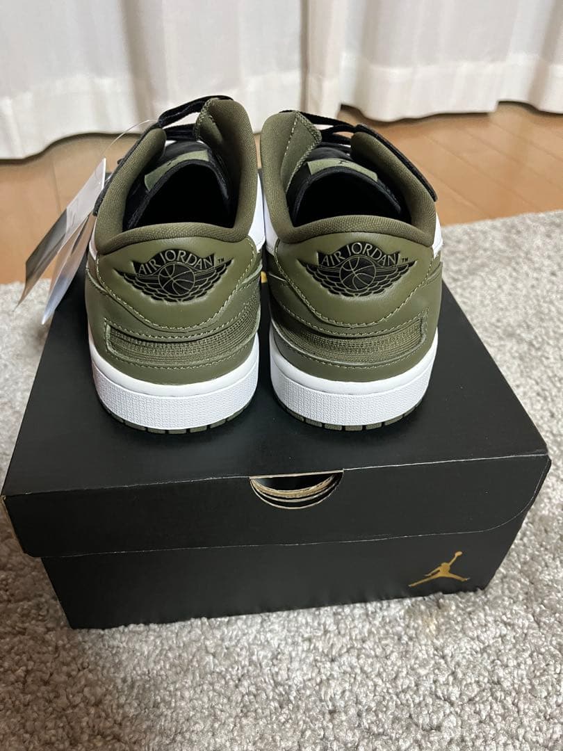 【新品】Nike Air Jordan 1 Low ホワイト/ブラック/オリーブ