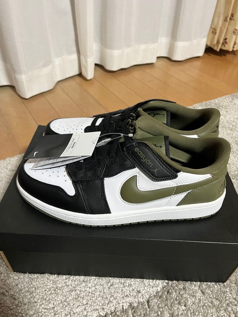 【新品】Nike Air Jordan 1 Low ホワイト/ブラック/オリーブ