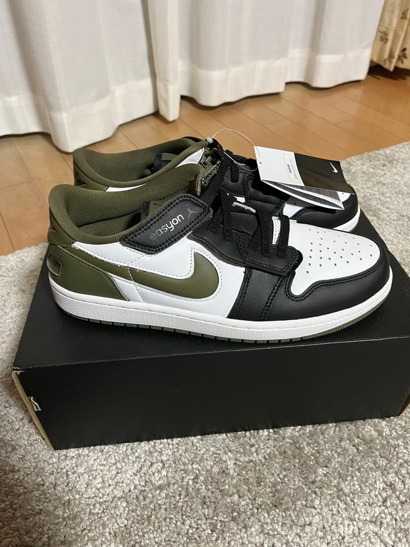 【新品】Nike Air Jordan 1 Low ホワイト/ブラック/オリーブ
