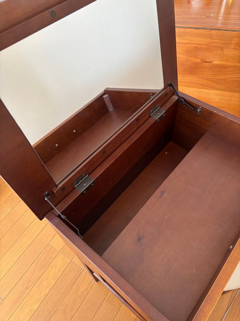 【今週末迄！(3/29)】アンティーク風ドレッサー　(椅子付き)