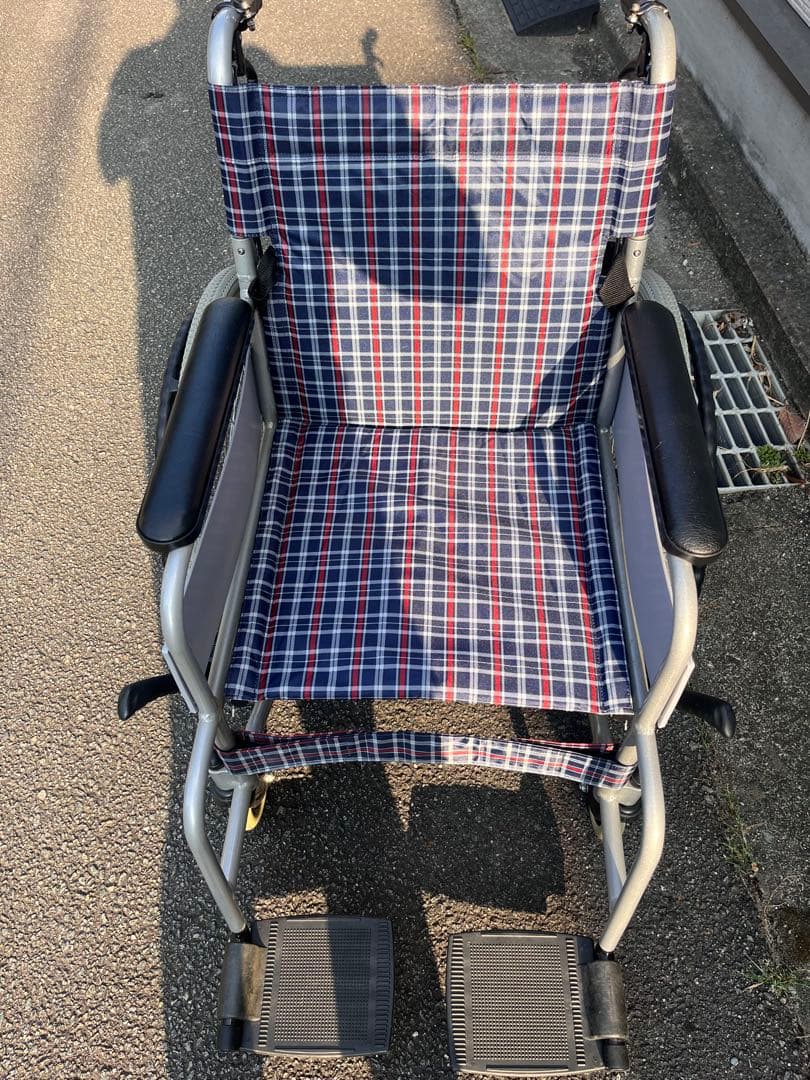 アルミ製折りたたみ車椅子（自走・介助兼用）送料込