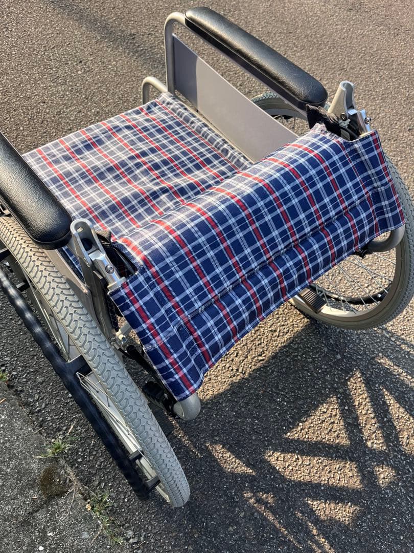 アルミ製折りたたみ車椅子（自走・介助兼用）送料込