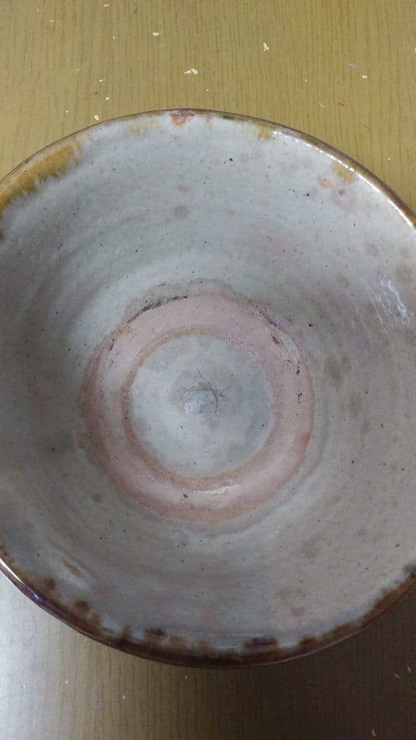 人間国宝金城次郎（線彫魚紋茶碗）
