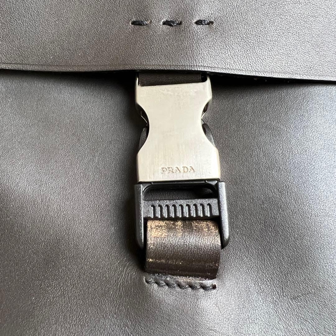 バッグ PRADA leather messenger bag dark brown