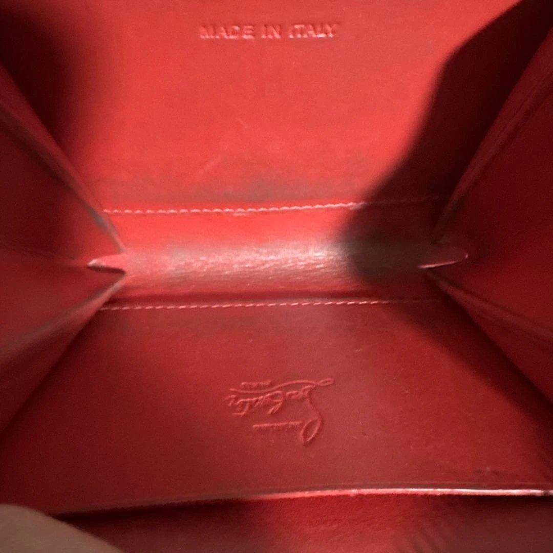 青いレザーケース スタッズ付き　Louboutin