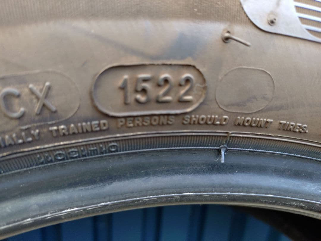 送料込 2022年製 バリ山 175/65R15 ミシュラン スタッドレスタイヤ