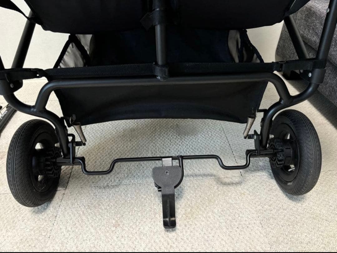 ゆ*み様 エアバギー　ココダブル　ブラック　イーバギーハンドル付き