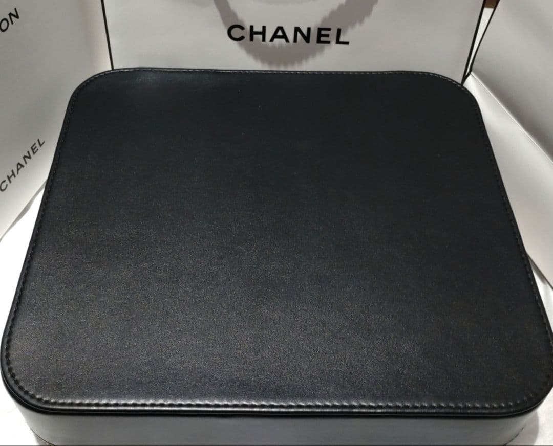 【CHANEL】ラコレクションギフト ビューティーBOX（白い巾着ポーチ付）