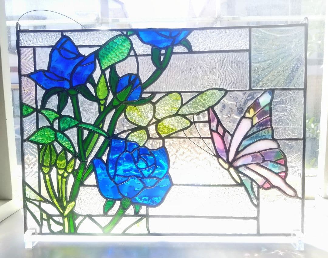 ステンドグラス　青い薔薇と蝶のパネル(スタンド付き)