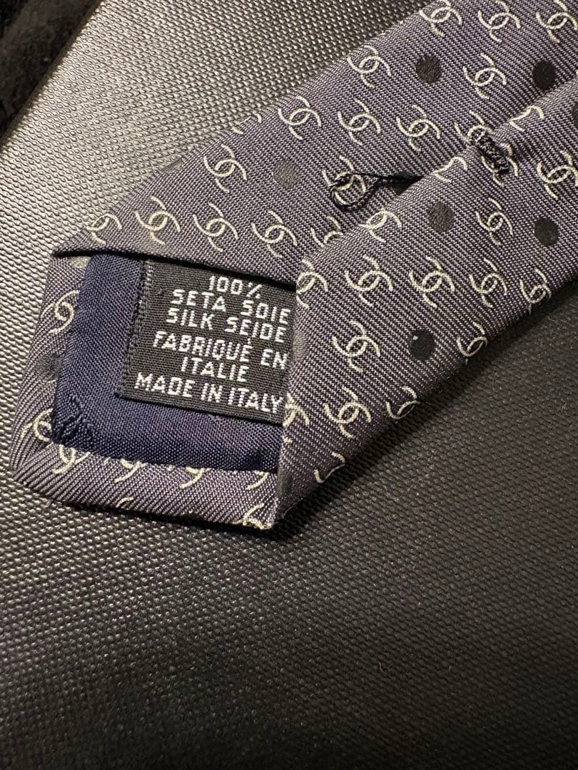 CHANEL ロゴ柄　グレー ネクタイ