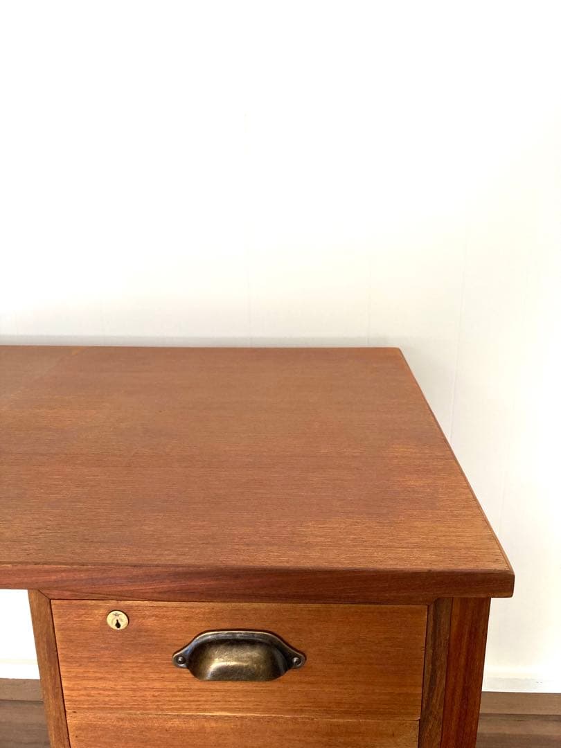 【週末sale】木製の片袖机　ヴィンテージ　昭和レトロ　取っ手交換済み