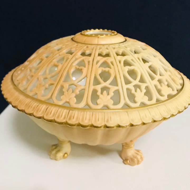 ロイヤルウースター  ブラックアイボリー　透かしポプリポット